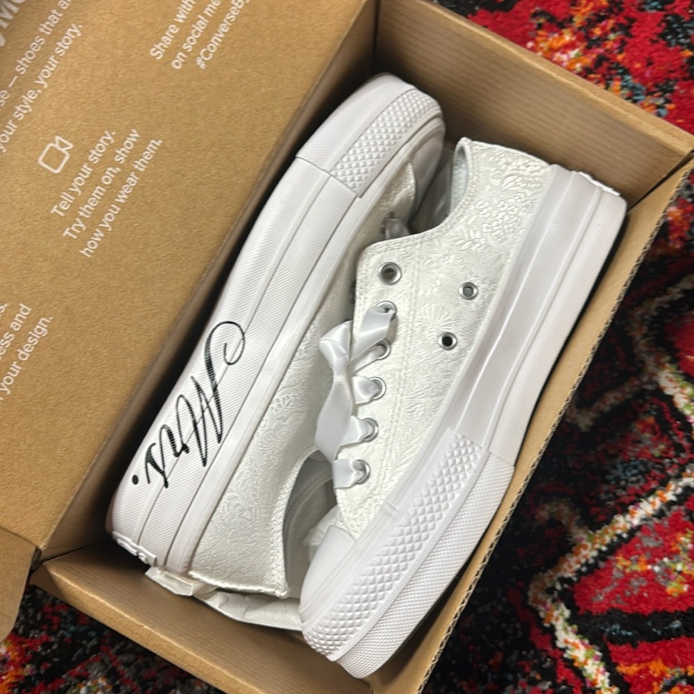 BNIB- Converse Lace Wedding Sneakers size 7 1/2